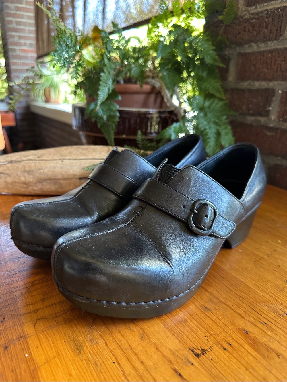 Dansko Tamara black leather side buckle slip
on clog. Size Euro 40/USA 10 - Picture 4 of 12